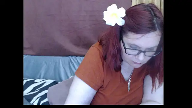 PlayfullMature's Live XXX Chat