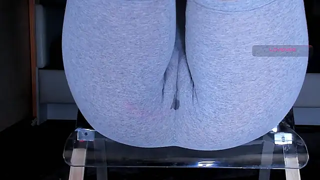 Cameltoe_squirt_inPants' Live XXX Chat