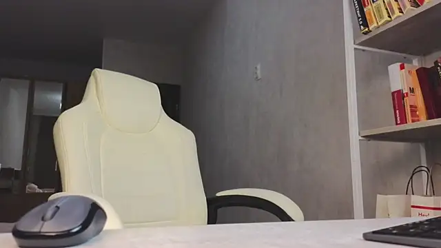 Chat +18 de Marietta_Castro ao vivo