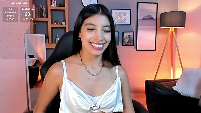 Tiffany_Low Adlı Modelin Canlı XXX Sohbeti