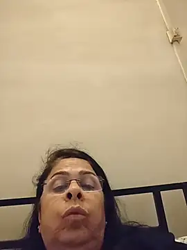 NakedMILFx Show in webcam