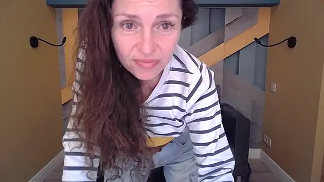 EllaLong Chat XXX in diretta