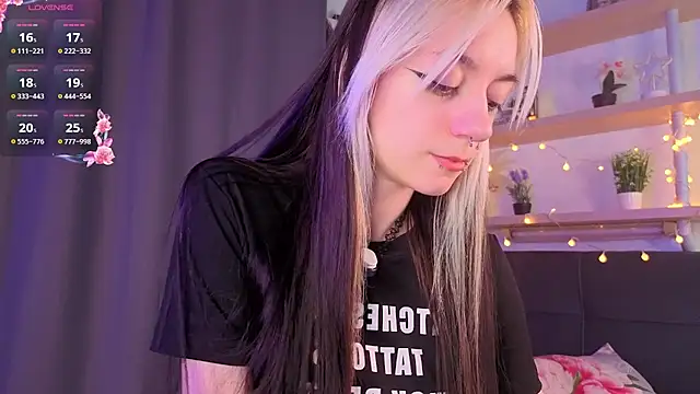 XXX chat uživo modela TristaRoht