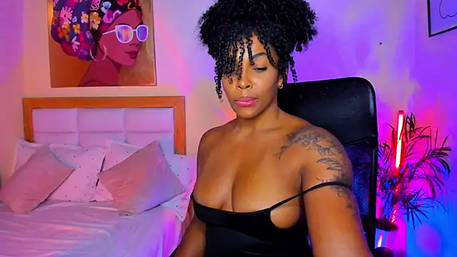 แชท XXX สดของ AitanaBrown_