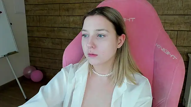 TinnaBurton live XXX chat