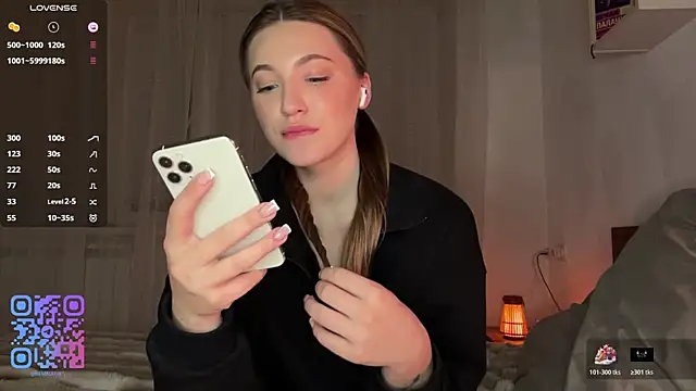 1Kellynaive live XXX chat