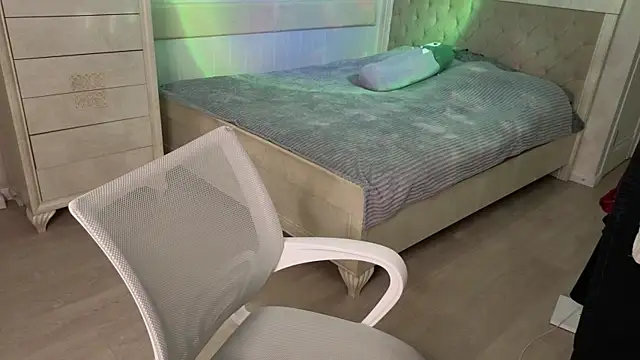 MilaVey live XXX chat