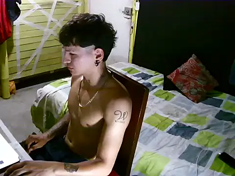 Ebebyjuan webkamerás műsora