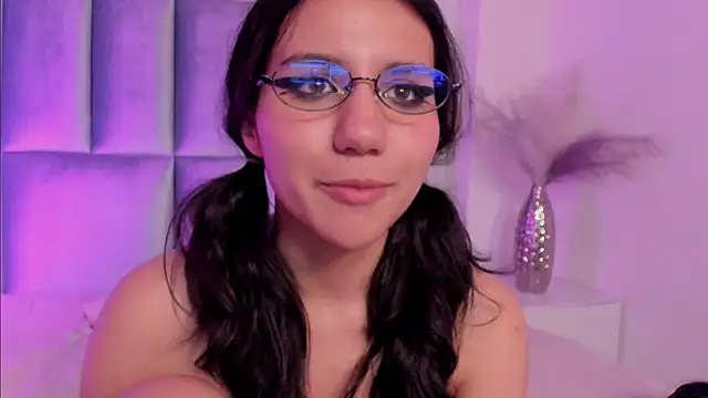 HollyPeach's Live XXX Chat