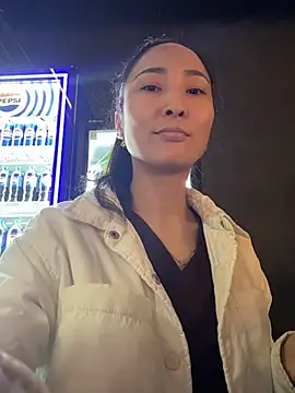 1reisatumi_'s Live XXX Chat