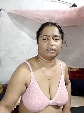 Pokazy przed kamerką – Priankaboudi