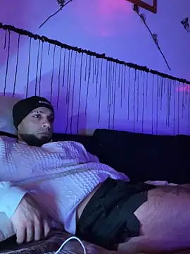 Mohdollmen: διαδικτυακό σόου στην κάμερα