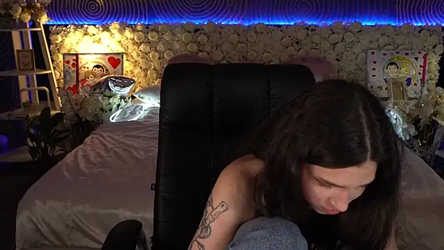 BabyFlowerr Adlı Modelin Canlı XXX Sohbeti