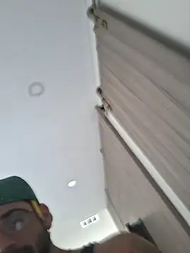 Zander823 Adlı Modelin Canlı XXX Sohbeti