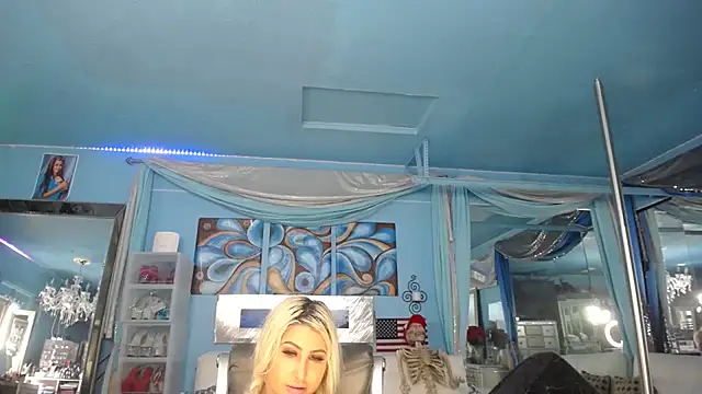 XXX chat uživo modela ADRIANNA_FOX