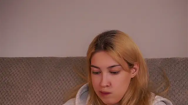 AngelicRice Adlı Modelin Canlı XXX Sohbeti