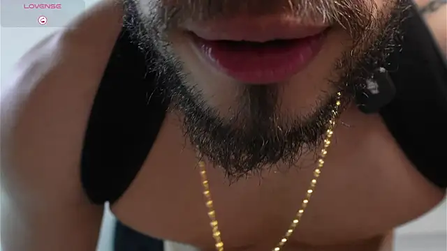 Živý XXX chat Thiago_Hill