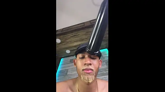 B_Wild élő XXX-chatje