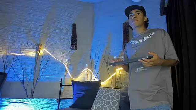 دردشة AlanCutee الجنسية المباشرة