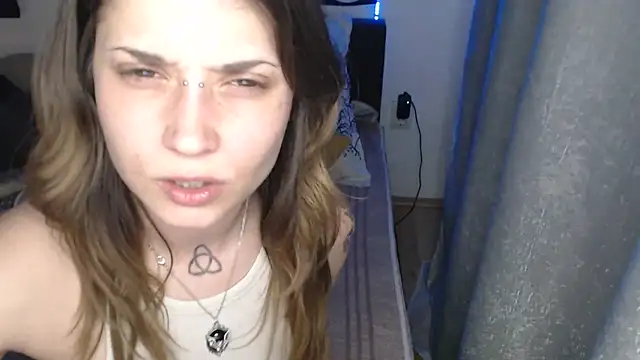 AlienforTwenty Live XXX Chat