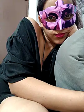 Shivani_hotty live XXX chat