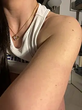 دردشة JolieBee الجنسية المباشرة