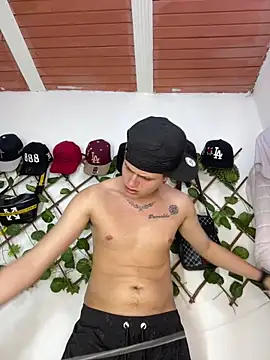 Themasterhades_777 在線直播表演