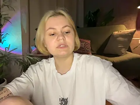 Show modela MoonIvy_ na web-kameri