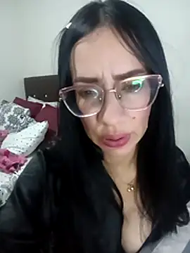 YaraDuartee's Live XXX Chat