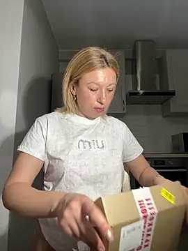 Chat +18 de Kittie_Valentine ao vivo