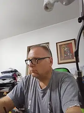 AmateurHotCoupleSix Show in webcam