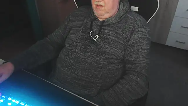 Show modela Teddybaer372 na web-kameri