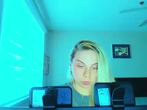 callme_iva's Webcam Show