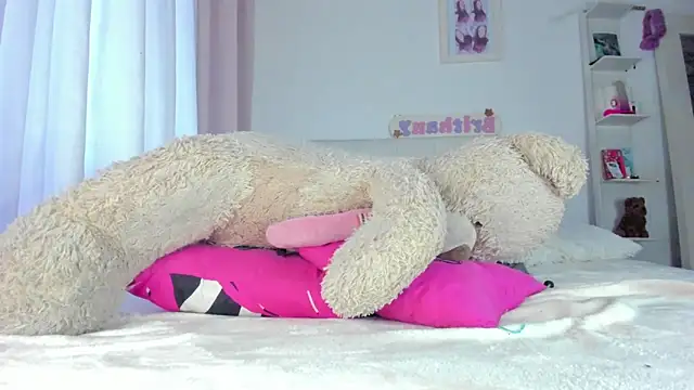 briitany_hot Show in webcam