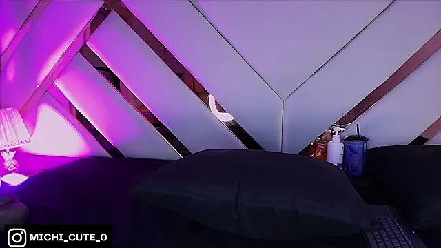 michelle_cutee_: απευθείας συνομιλία ΧΧΧ