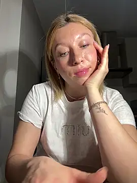 Kittie_Valentine: απευθείας συνομιλία ΧΧΧ