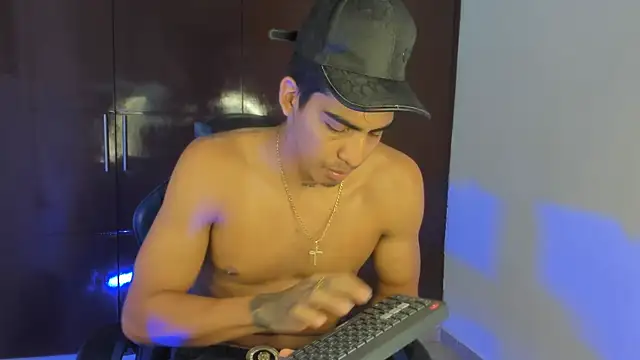 Show de Milo_LatinBoy na webcam