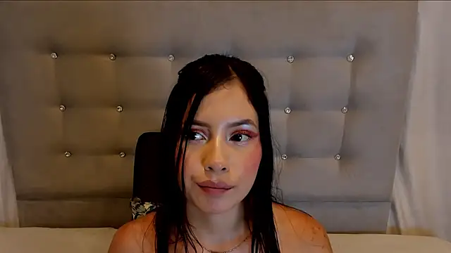 nymphomanya's Live XXX Chat