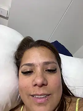 Pretty__Milf 现场XXX聊天