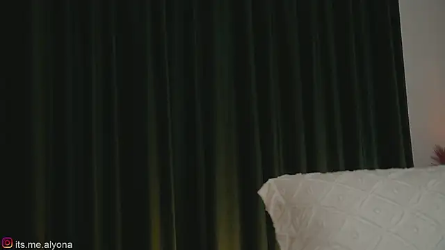 Chat +18 de Alyonaqueen_ ao vivo