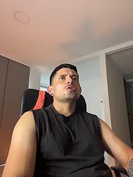 TroyeSavage: онлайн-секс-чат