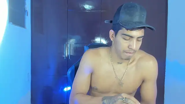 Milo_LatinBoy webkamerás műsora