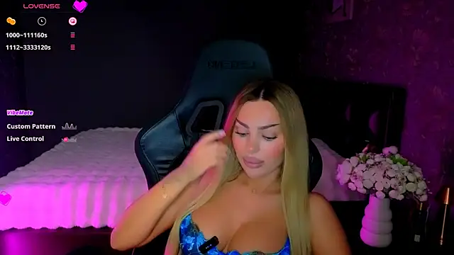 Show modela Ayla__Demir na web-kameri