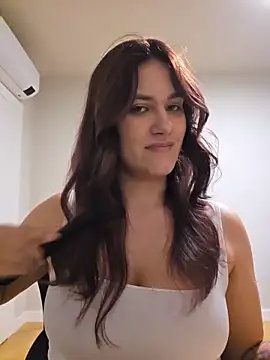 MiaRides19's Live XXX Chat