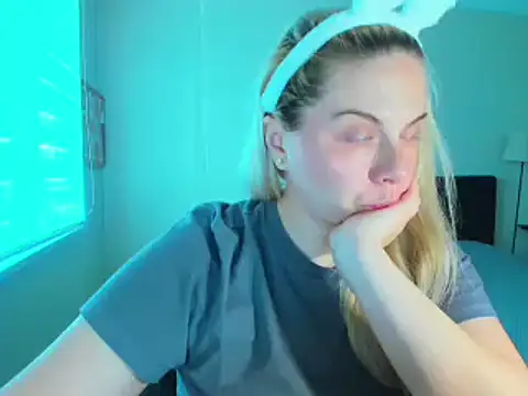 callme_iva ওয়েবক্যাম শো