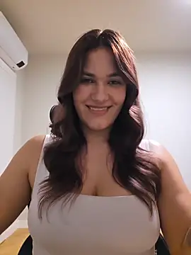 MiaRides19 Webcamshow