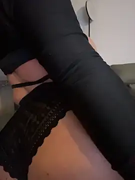 sukhakunis1's Live XXX Chat