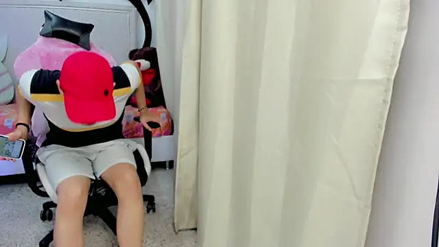 Top_and_bottom élő XXX-chatje