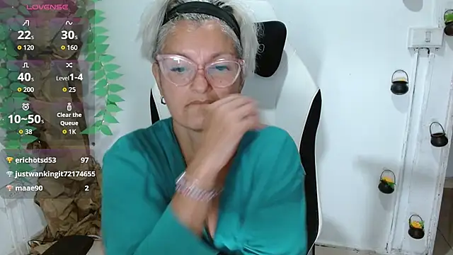 bety-cum2's Live XXX Chat