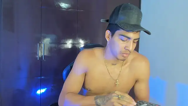 Milo_LatinBoy Live XXX-Chat